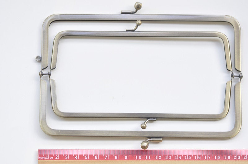 20.5cm x 7cm (8