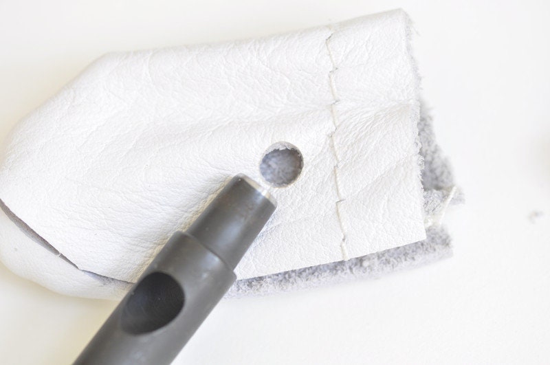 Eyelet Tool Set ---Hammer, Round Hole Punch, Eyelet Tool, Small Leather Mat