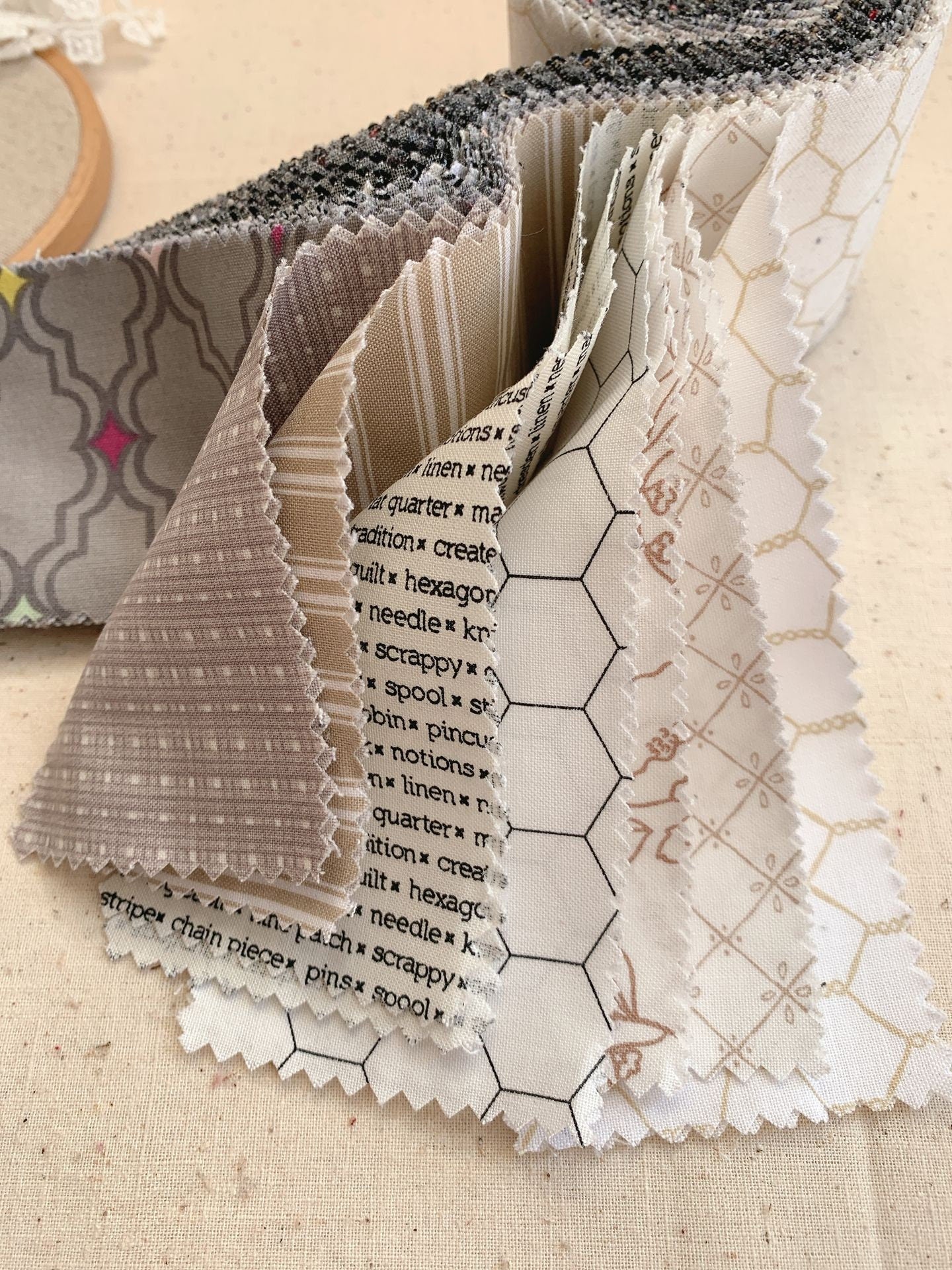 24 Pieces A Set Retro Cotton Fabric Soft Cotton Fabric Patchwork Quilting Sewing Material 6cm x 110cm